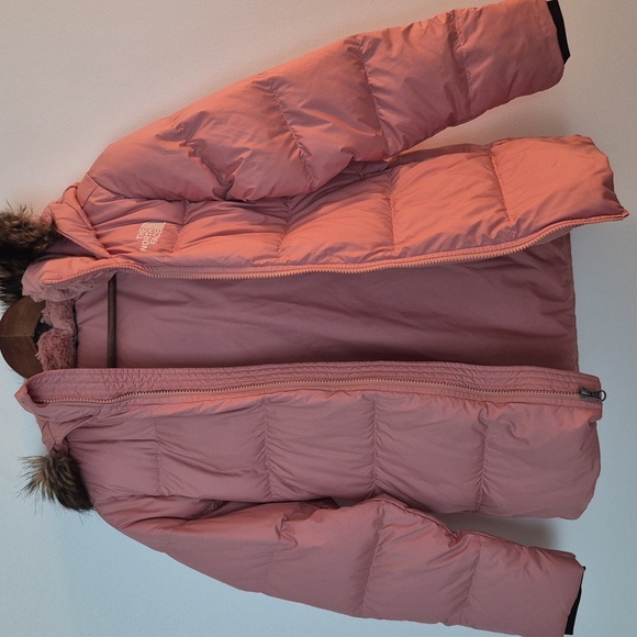 The North Face Girls Downfilled Puffer Hooded Jacket Detachable Faux Fur Trim - Picture 8 of 11